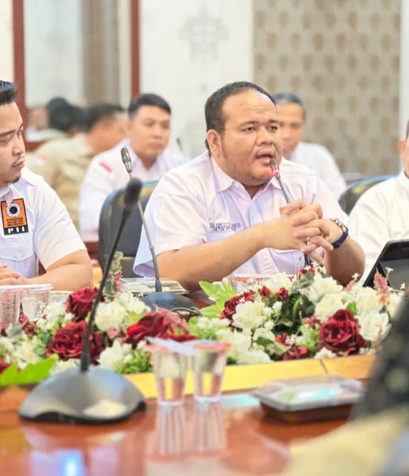 Ir. Ulul Azmi memberikan pemaparan dalam forum keinsinyuran